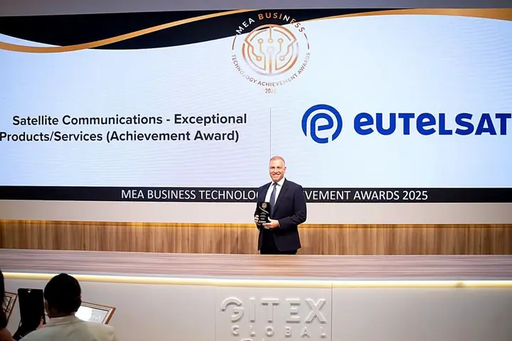 Eutelsat receives the Satellite Communications award on stage